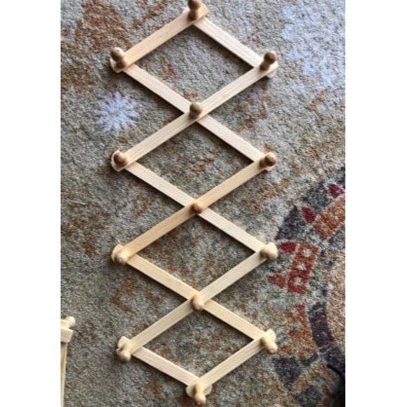 New Accordion Style Expandable Wall Wooden Coat Rack 13 Hooks (Pegs) - Picture 2 of 2